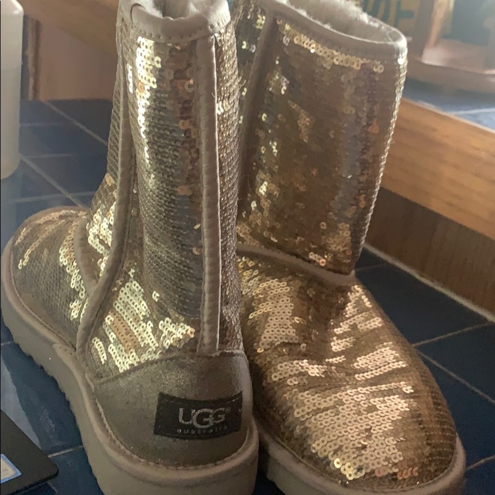 glitter UGG’s size 8
